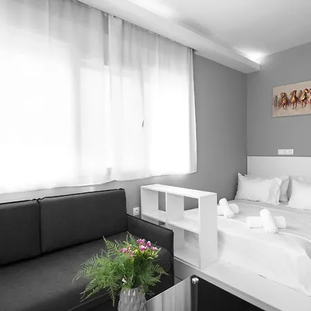 Apartment Denizen Boutique Apartments, Nilie Hospitality Mgmt